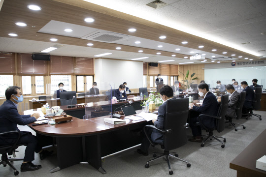 개인정보보호위원회(위원장 윤종인)가 23일 오전 정부서울청사에서 전체회의를 진행하고 있다. 개인정보위 제공